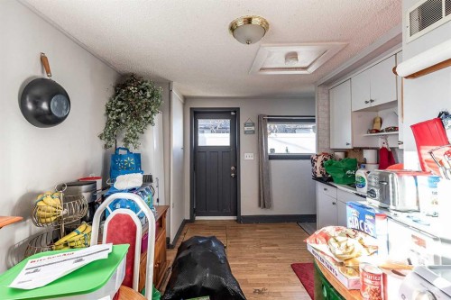 201 5 Street Se, Medicine Hat, AB - Indoor