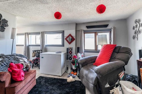 201 5 Street Se, Medicine Hat, AB - Indoor Photo Showing Laundry Room