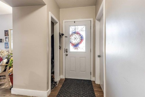 201 5 Street Se, Medicine Hat, AB - Indoor Photo Showing Other Room