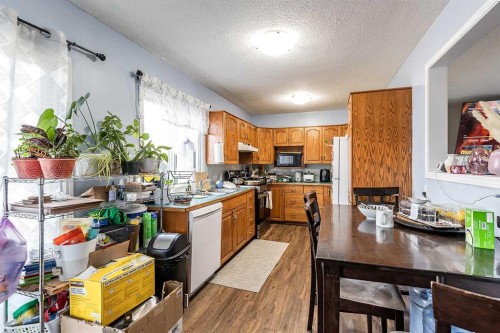 201 5 Street Se, Medicine Hat, AB - Indoor Photo Showing Other Room