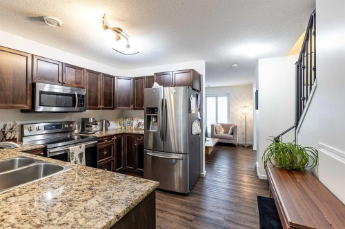 75 Somerset Lane SE Medicine Hat, AB T1B 0E7