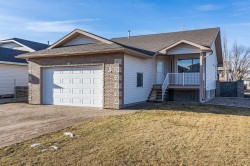 24 Vista Road SE Medicine Hat, AB T1B 4S9