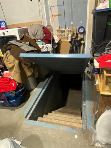 111 2 Street West, Brooks, AB 