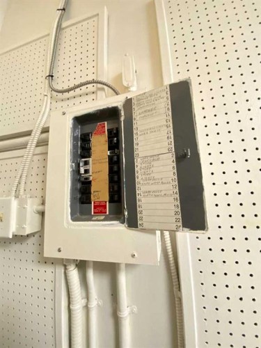 111 2 Street West, Brooks, AB 