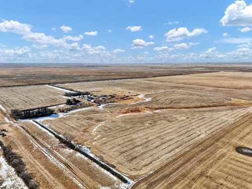 22222 Range Road 20, Bindloss, AB 