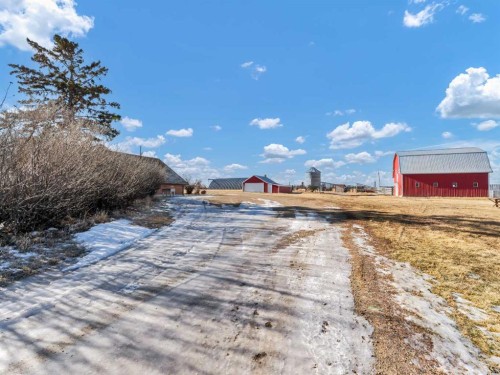 22222 Range Road 20, Bindloss, AB 