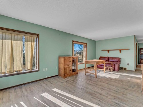 22222 Range Road 20, Bindloss, AB 