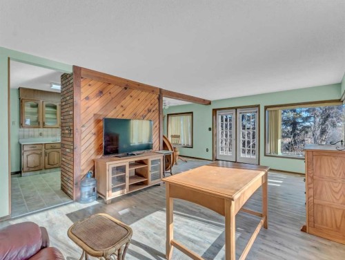 22222 Range Road 20, Bindloss, AB 