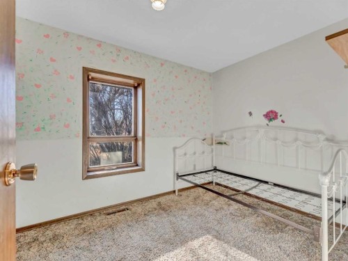 22222 Range Road 20, Bindloss, AB 