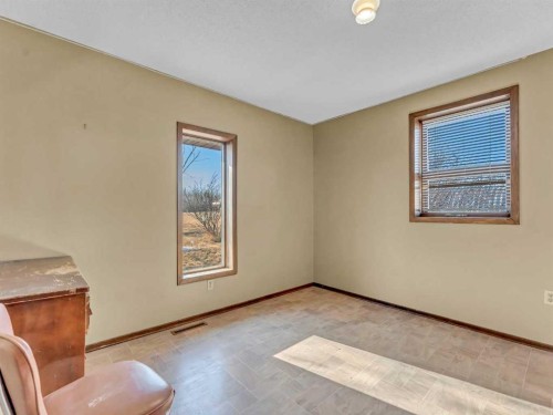 22222 Range Road 20, Bindloss, AB 