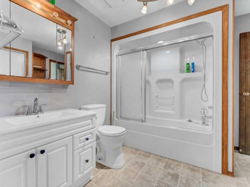 22222 Range Road 20, Bindloss, AB 