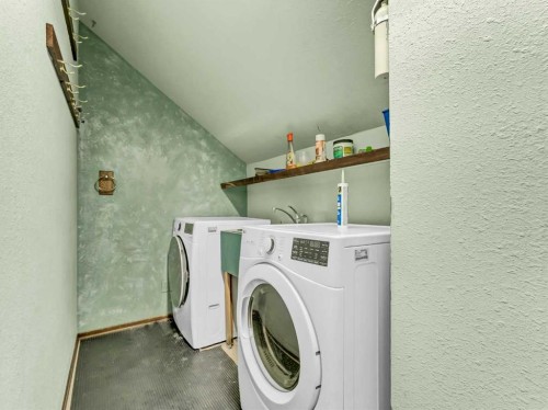 22222 Range Road 20, Bindloss, AB 