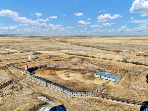 22222 Range Road 20, Bindloss, AB 