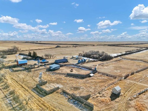 22222 Range Road 20, Bindloss, AB 