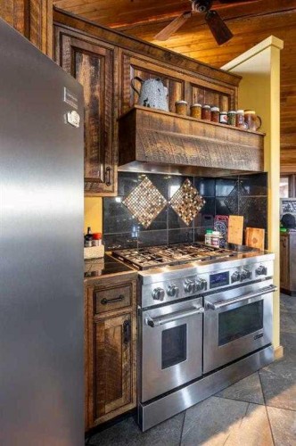 21468 Range Road 13, Bindloss, AB - Indoor Photo Showing Kitchen