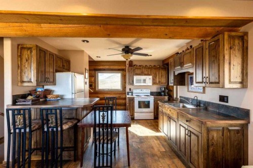 21468 Range Road 13, Bindloss, AB - Indoor Photo Showing Kitchen