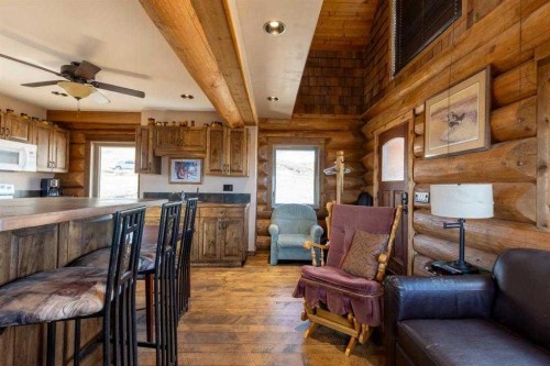 21468 Range Road 13, Bindloss, AB - Indoor Photo Showing Living Room