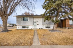 60 Gray Crescent NW Medicine Hat, AB T1A 7E1