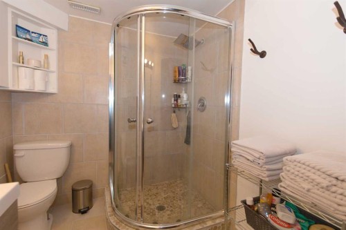 52 Cypress Way Se, Medicine Hat, AB - Indoor Photo Showing Bathroom