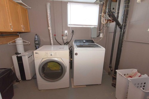 52 Cypress Way Se, Medicine Hat, AB - Indoor Photo Showing Laundry Room