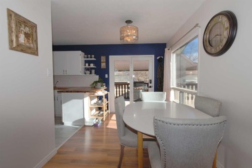 52 Cypress Way Se, Medicine Hat, AB - Indoor Photo Showing Dining Room