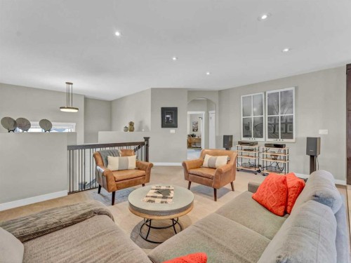 324 Ranchview Court Ne, Medicine Hat, AB - Indoor Photo Showing Living Room