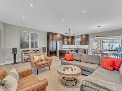 324 Ranchview Court Ne, Medicine Hat, AB - Indoor Photo Showing Living Room