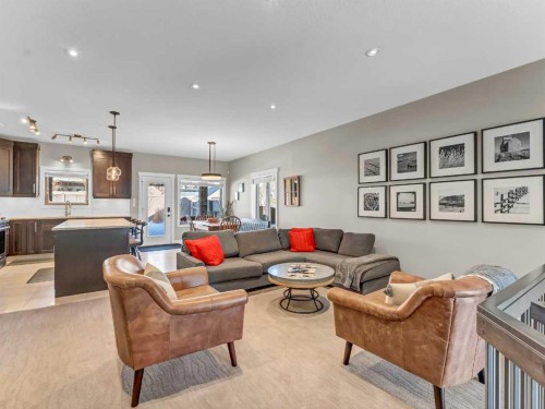 324 Ranchview Court Ne, Medicine Hat, AB - Indoor Photo Showing Living Room