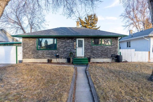 182 Mitchell Crescent NW Medicine Hat, AB T1A 6V4
