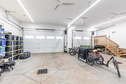 480 7 Street, Dunmore, AB - Indoor Photo Showing Garage