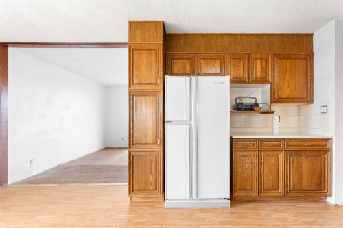 626 Old Highway 1, Walsh, AB - Indoor Photo Showing Kitchen