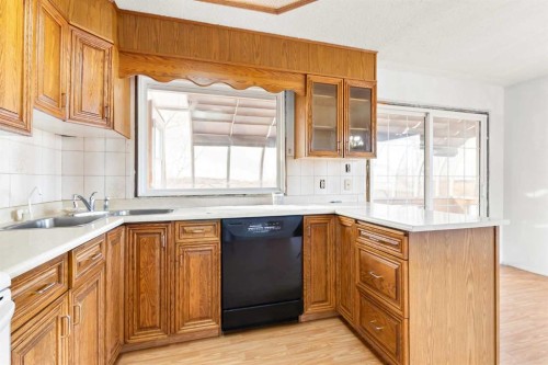 626 Old Highway 1, Walsh, AB - Indoor Photo Showing Kitchen
