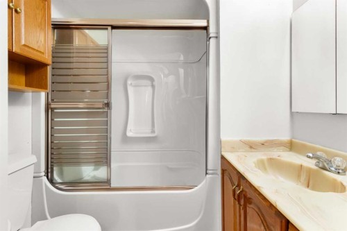 626 Old Highway 1, Walsh, AB - Indoor Photo Showing Bathroom