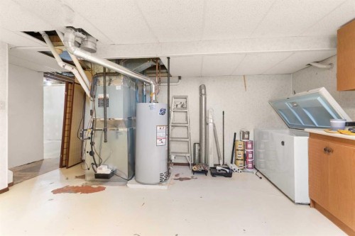 626 Old Highway 1, Walsh, AB - Indoor