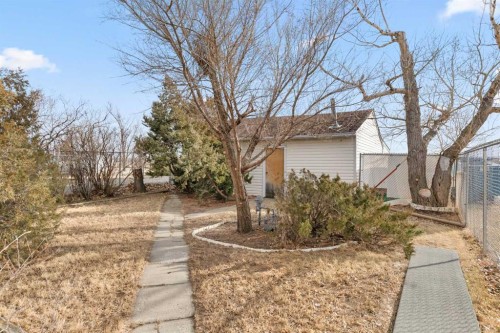 626 Old Highway 1, Walsh, AB - Outdoor