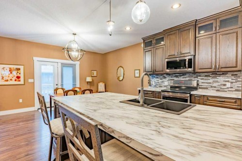 208 Westview Crescent West, Bow Island, AB - Indoor Photo Showing Kitchen With Upgraded Kitchen