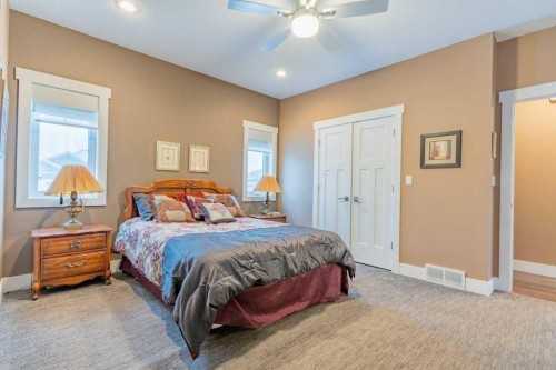 208 Westview Crescent West, Bow Island, AB - Indoor Photo Showing Bedroom