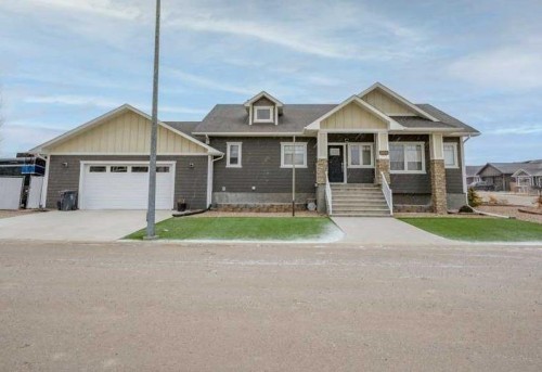 208 Westview Crescent West, Bow Island, AB - Outdoor With Facade