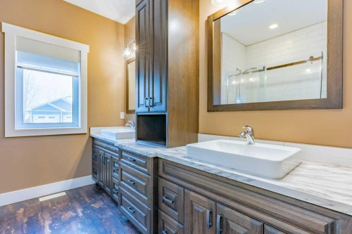 208 Westview Crescent West, Bow Island, AB - Indoor Photo Showing Bathroom