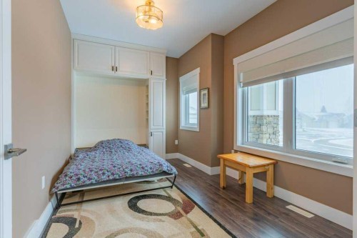 208 Westview Crescent West, Bow Island, AB - Indoor Photo Showing Bedroom