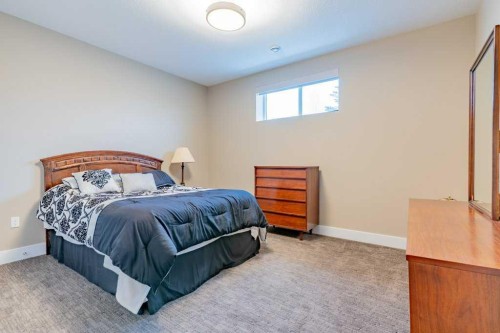 208 Westview Crescent West, Bow Island, AB - Indoor Photo Showing Bedroom