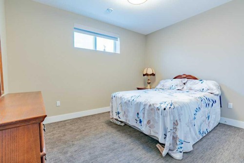 208 Westview Crescent West, Bow Island, AB - Indoor Photo Showing Bedroom