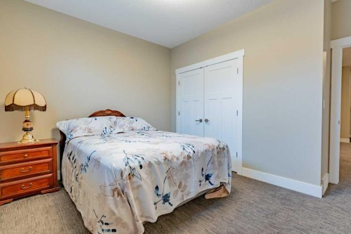 208 Westview Crescent West, Bow Island, AB - Indoor Photo Showing Bedroom