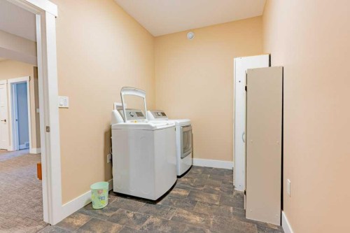 208 Westview Crescent West, Bow Island, AB - Indoor Photo Showing Laundry Room