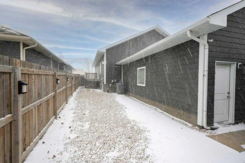 208 Westview Crescent West, Bow Island, AB - Outdoor With Exterior