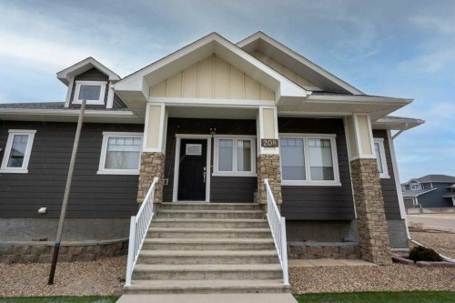 208 Westview Crescent West, Bow Island, AB - Outdoor With Facade