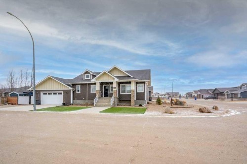 208 Westview Crescent West, Bow Island, AB - Outdoor With Facade