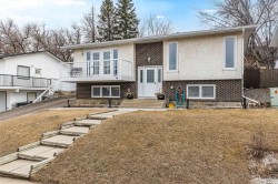 7 Valleyview Drive SW Medicine Hat, AB T1A 7K5