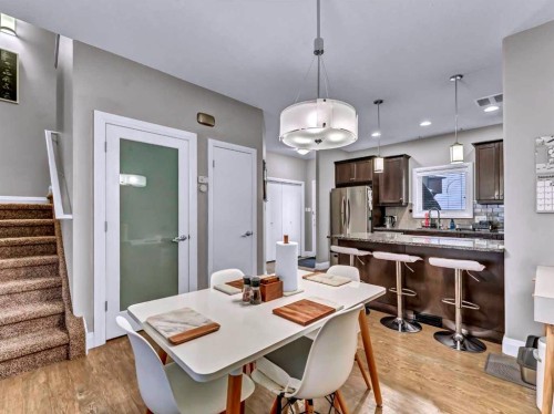 41 Somerside Gate Se, Medicine Hat, AB - Indoor Photo Showing Dining Room