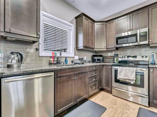 41 Somerside Gate Se, Medicine Hat, AB - Indoor Photo Showing Kitchen With Stainless Steel Kitchen